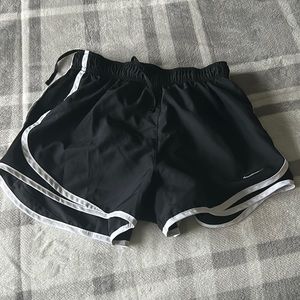 black nike shorts size small